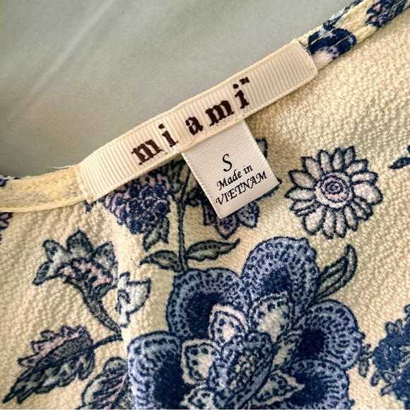 Francesca’s collections Miami Romper - Picture 4 of 4